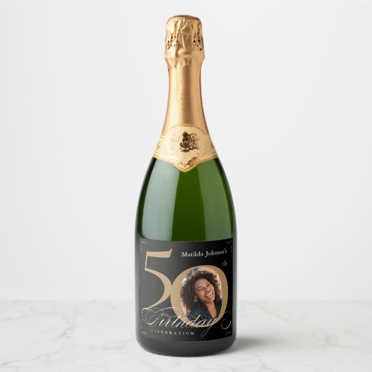 Elegant Goud Zwart 50e Verjaardag Custom Foto Sparkling Wijnetiket (Voorkant)