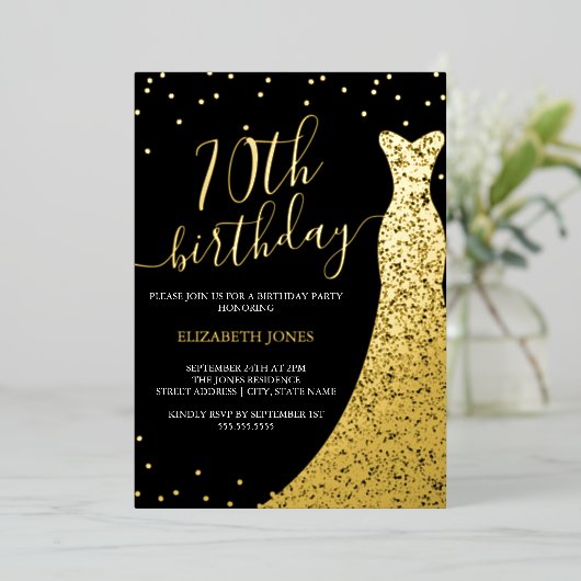 Elegant Goud Zwart Kalligrafie Jurk 70e Verjaardag Folie Uitnodiging (Staand Voorkant)