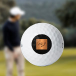 Elegant goud zwart monogram gepersonaliseerd golfballen<br><div class="desc">Luxe elegante monogram initialen personaliseerde golfbal met een gouden glitterplein boven een zwarte lederen achtergrond.</div>