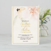 Elegant goude zachte waterverf bruiloft foto folie uitnodiging (Staand Voorkant)