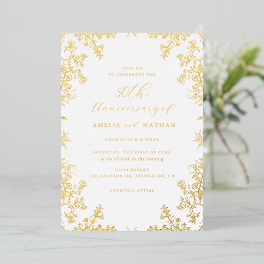 Elegant gouden 50-jarig jubileumfeest folie uitnodiging (Staand Voorkant)