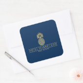 Elegant Gouden Ananas Logo op Marineblauw Vierkante Sticker (Envelop)
