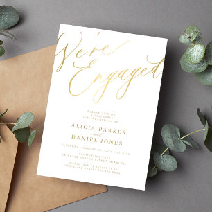 Elegant gouden script We're Engaged verlovingsfees Kaart