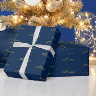 Elegant goudmarine blauw aangepast script naam ver cadeaupapier