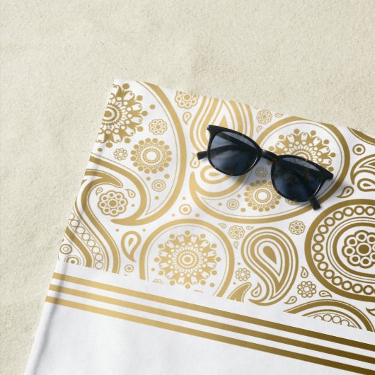 Elegant goudpaisley strandlaken (In situ)