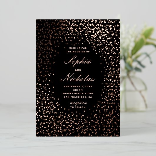 Elegant goudpolka stipt moderne bruiloft folie uitnodiging (Staand Voorkant)