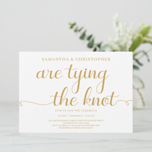 Elegant goudtypografie script font verloving kaart (Staand voorkant)