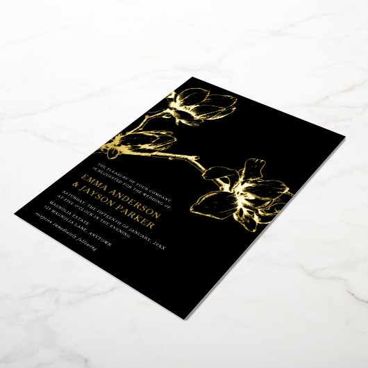 Elegant Graceful Magnolia Weddenschap Black + Gold Folie Uitnodiging (Gedraaid)