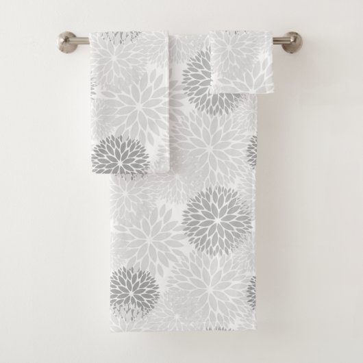 Elegant Gray Dahlia Floral Bad Handdoek (Insitu)