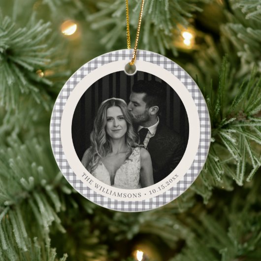 Elegant Gray Gingham Wedding Photo Holiday Couple Keramisch Ornament (Boom)