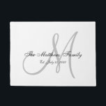 Elegant Gray Monogram Naam Passen getrouwd Weddens Deurmat<br><div class="desc">Gepersonaliseerd ontwerp voor zwart-wit en grijs monogram met bruid- en bruinachaam en trouwdatum op een witte achtergrond. Maakt een uniek en geweldig geschenk voor nieuwigheden. Geweldig voor nieuw huis samen. Pas aan met jouw naam,  monogram initiaal en trouwdatum en kleuren. Elke Clarke©</div>