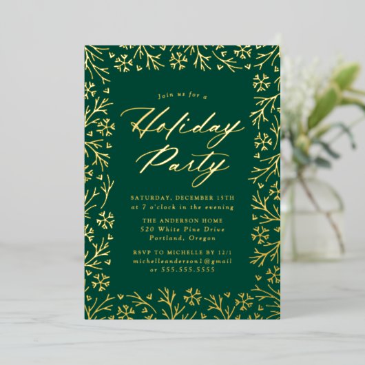 Elegant Green and Gold Snowflake Holiday Party Folie Uitnodiging (Staand Voorkant)