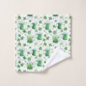 Elegant Green Beer Mugs and Shamrocks White Bad Handdoek (Wasdoekje)