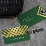 Elegant Green Faux Gold Geometric Bagagelabel<br><div class="desc">Blijf onderweg stijlvol met dit elegante label met een stijlvolle, faux gouden geometrische vormgeving. Pas dit label aan met uw informatie en voor meer opties zoals het wijzigen van het lettertype en het formaat ervan klikt u op de knop "Aanpassen". *Gelieve te merken op dat het Zazzle Watermerk dat in...</div>