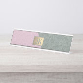 Elegant Green Pink Leather Monogram Bureau Naambordje (Voorkant)