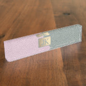 Elegant Green Pink Leather Monogram Naambordje (Zijkant)