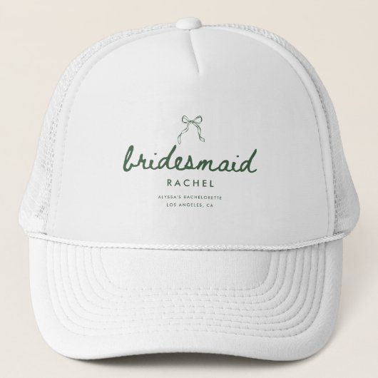 Elegant Green Script Coquette Bridesmaid's Name Trucker Pet (Voorkant)