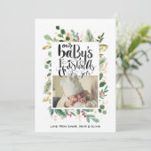 Elegant Greenery Gold Berry Baby Eerste Kerstmis Feestdagenkaart (Staand voorkant)