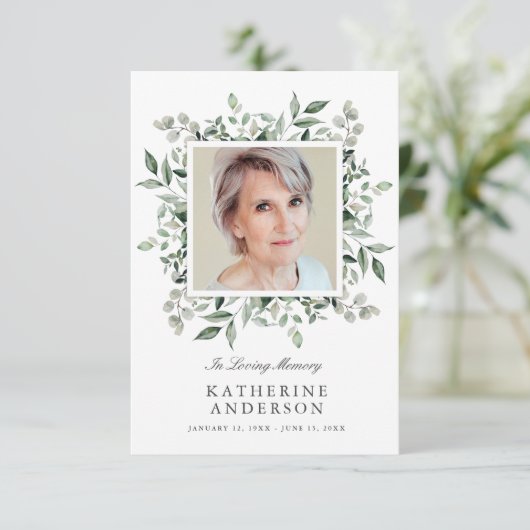 Elegant Greenery Memorial Fotoaankondiging Kaart (Staand voorkant)