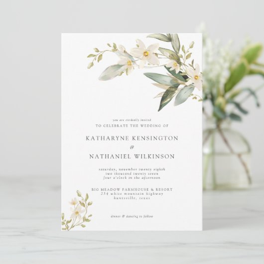 Elegant Greenery White Floral Wedding Kaart (Staand voorkant)