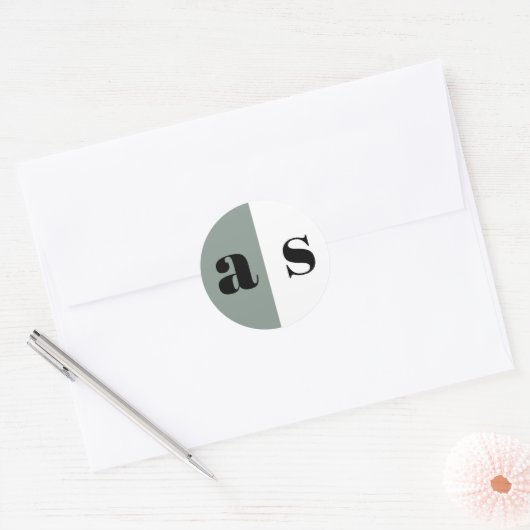 Elegant greenish grijs monogram bruiloft ronde sticker (Envelop)