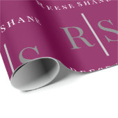 Elegant Grey Monogram & White Name, Maroon Cadeaupapier (Rol Hoek)