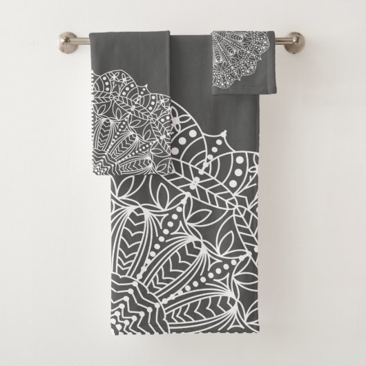 Elegant Grey & White Floral Mandala Bad Handdoek (Insitu)