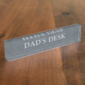 Elegant grijs Faux Leather Dad's Desk Naam Bord Naambordje (Zijkant)