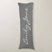 Elegant grijs handgeschreven scriptnaam Aangepast Lichaamskussen (Voorkant Verticaal)