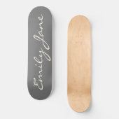 Elegant grijs handgeschreven scriptnaam Aangepast Persoonlijk Skateboard (Voorkant)