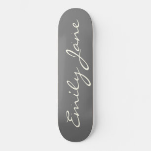 Elegant grijs handgeschreven scriptnaam Aangepast Persoonlijk Skateboard