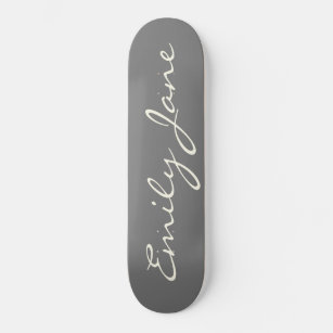 Elegant grijs handgeschreven scriptnaam Aangepast Persoonlijk Skateboard