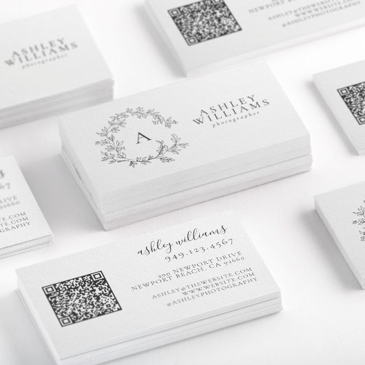Elegant Grijs Monogram Floral Crest QR Code Visitekaartje