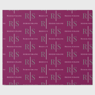 Elegant grijs monogram & witte naam, bordeauxrood cadeaupapier