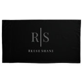 Elegant grijs monogram & witte naam, zwart kussensloop (Voorkant)