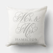 Elegant Grijs Tin Heren en Dames Script Bruiloft Kussen (Voorkant)