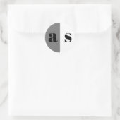 Elegant grijze monogram envelop bruiloft ronde sticker (Tas)