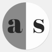 Elegant grijze monogram envelop bruiloft ronde sticker (Voorkant)