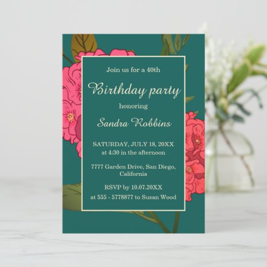 Elegant groen met roze bloemverjaardagsuitnodiging kaart (Staand voorkant)