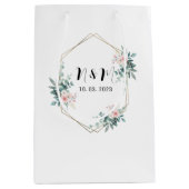 Elegant Groen Monogram Eucalyptus Bruiloft Medium Cadeauzakje (Voorkant)