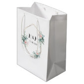 Elegant Groen Monogram Eucalyptus Bruiloft Medium Cadeauzakje (Achterkant Gekanteld)