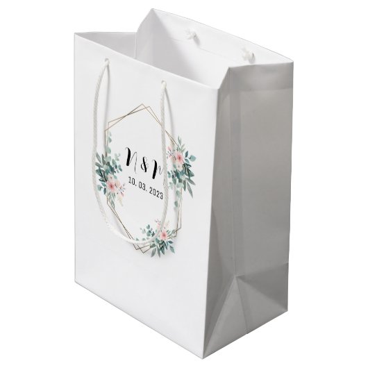 Elegant Groen Monogram Eucalyptus Bruiloft Medium Cadeauzakje (Achterkant Gekanteld)