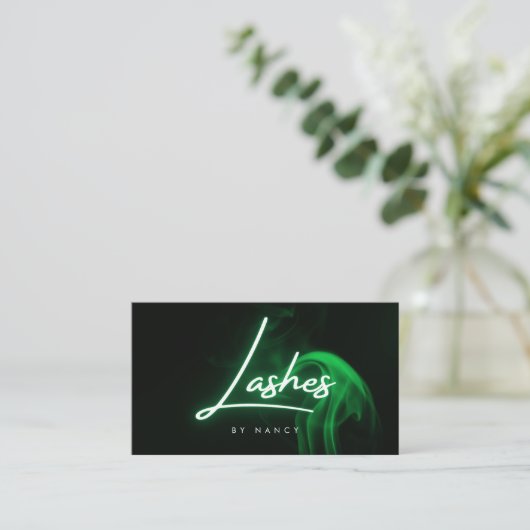 Elegant groen neon & Smoke Lashes Script Visitekaartje (Staand voorkant)