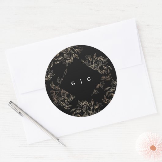 Elegant Hand Drawn Botanical Monogram Weddenschap Ronde Sticker (Envelop)