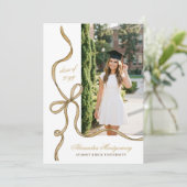 Elegant hand Drawn Gold Bow Grad Photo Graduation Aankondiging (Staand voorkant)