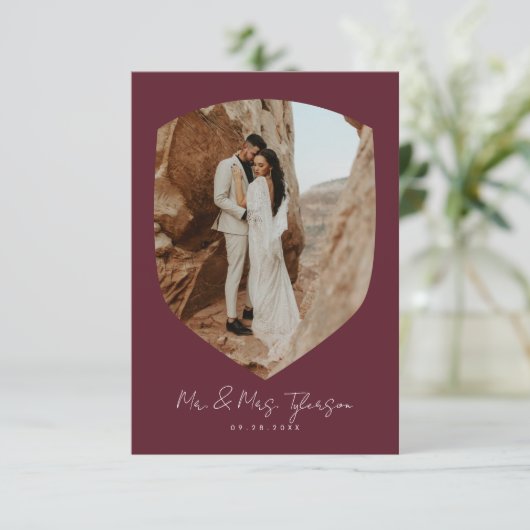 Elegant Handwritant Burgundy Photo Wedding Bedankkaart (Staand voorkant)