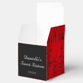 Elegant, harten rood en zwart, zoet 16, bedankdoosjes (Geopend)