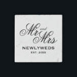 Elegant heeft net Mr en Mrs bruiloft bevoordeeld Stenen Magneet<br><div class="desc">Elegant heeft net Mr. en Mrs. bruiloft... voor Stone Magnet. De vierkante magneet van de douane met elegante manuscripttypografie. Ontwerp van de sjabloon van de klas met stijlvolle letters voor de familienaam en de huwelijksdatum van het paar. Gepersonaliseerde cadeaus voor alleen getrouwde man en echtgenote/bruidekoppel. Breng dit ontwerp over op...</div>