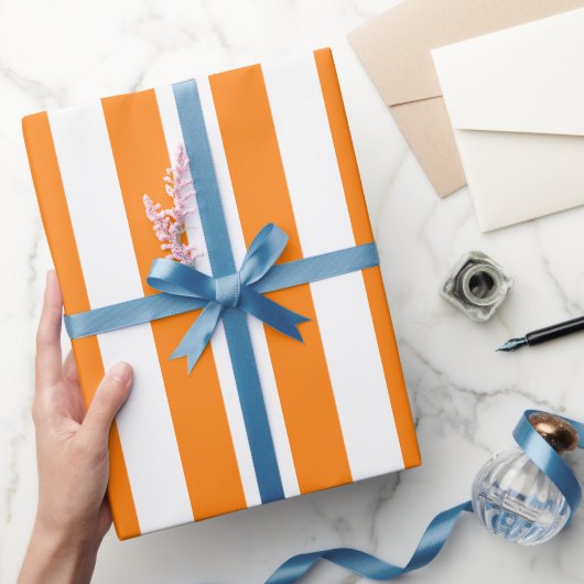 Elegant helder oranje en wit gestreept patroon cadeaupapier (Geschenken)