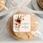 Elegant Herfst Floral Wedding Vierkante Sticker<br><div class="desc">Deze prachtige herfst florale sticker voegt een vleugje herfstelegantie toe aan uw bruiloft. Met rijke bordeauxtinten met delicate bloemetjes is deze vierkante sticker ideaal voor het afdichten van uitnodigingen, voorkeurstassen of het toevoegen van een persoonlijk tintje aan je decor. Ideaal voor een Boheemse bruiloft, het is een veelzijdige en stijlvolle...</div>